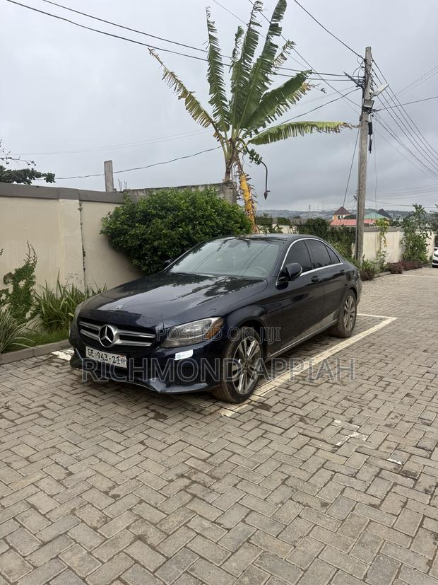 Mercedes-Benz C300 2018 Blue