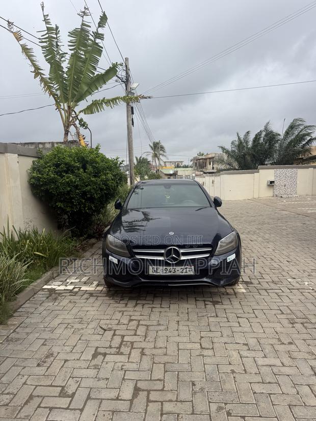 Mercedes-Benz C300 2018 Blue