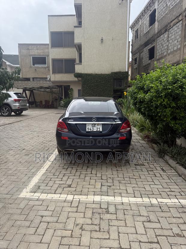 Mercedes-Benz C300 2018 Blue