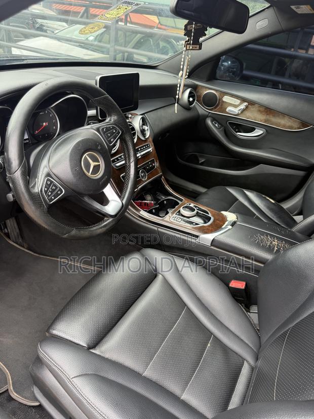 Mercedes-Benz C300 2018 Blue