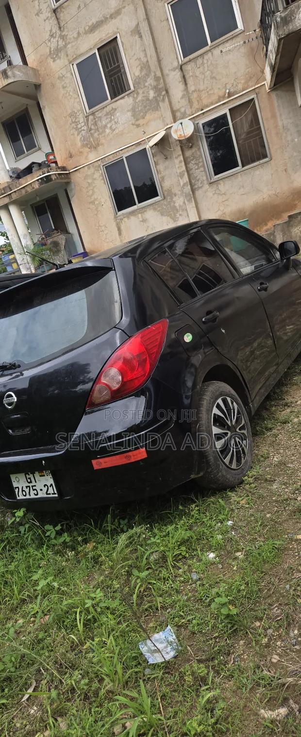 Nissan Versa 1.8 SL Hatchback 2010 Black
