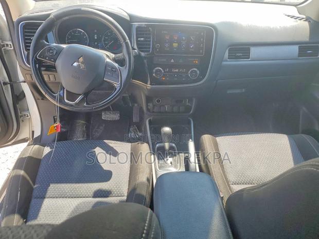 Mitsubishi Outlander SE FWD 2018 White