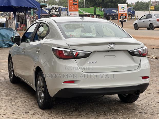 Toyota Yaris LE Sedan 4dr 2019 White