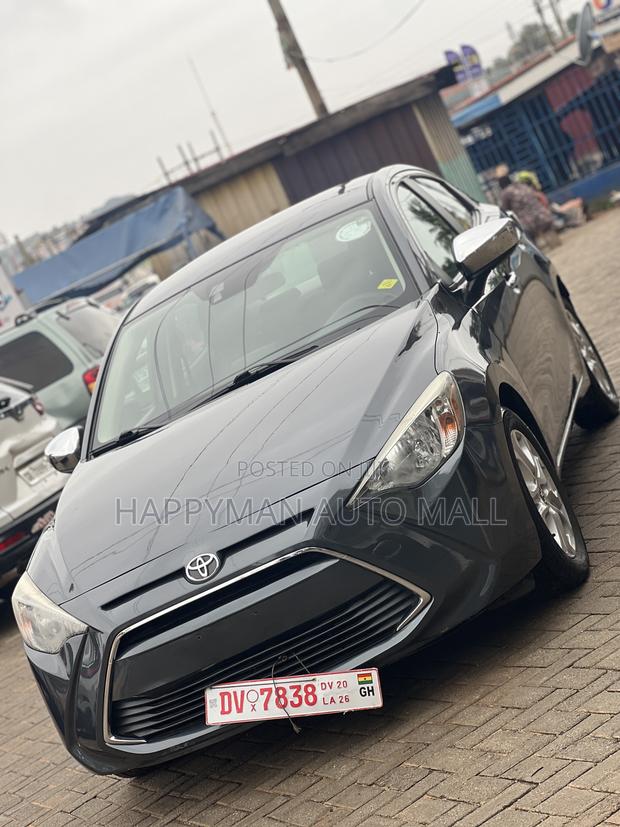 Toyota Yaris 2018 Black