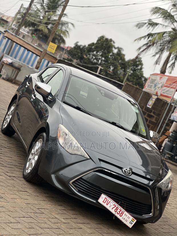 Toyota Yaris 2018 Black