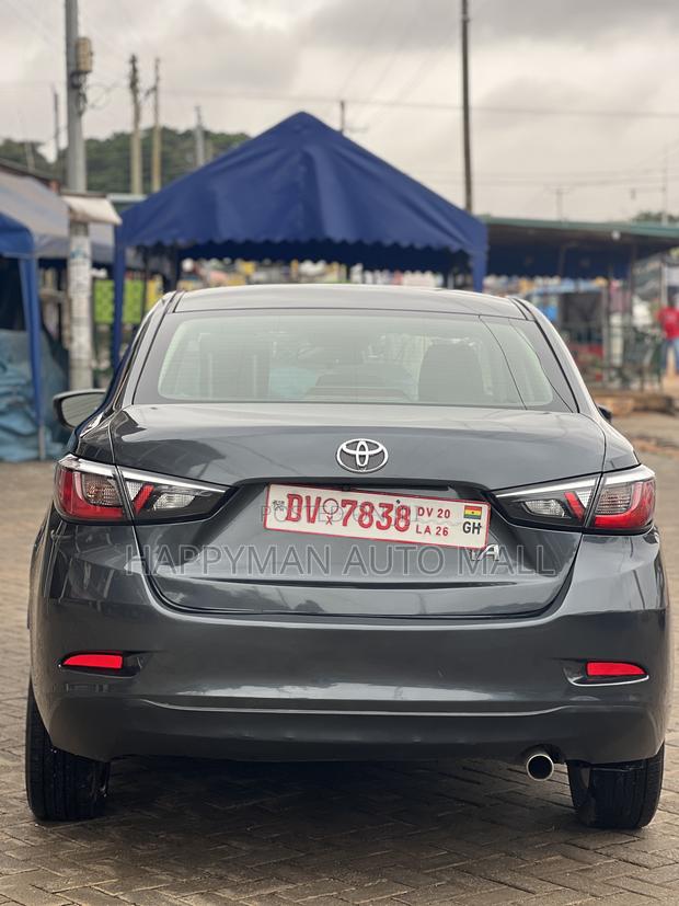 Toyota Yaris 2018 Black