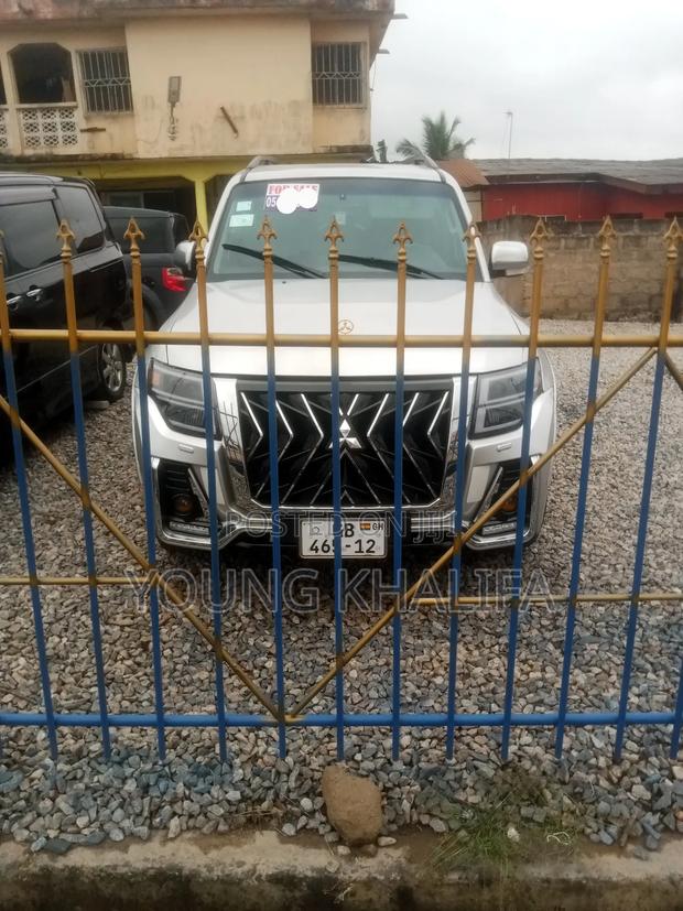 Mitsubishi Pajero 2012 Silver