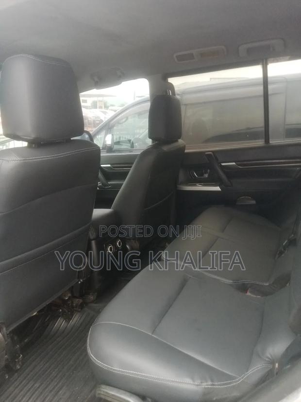 Mitsubishi Pajero 2012 Silver