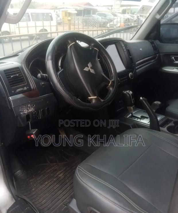 Mitsubishi Pajero 2012 Silver