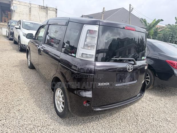 Toyota Sienta 2013 Brown