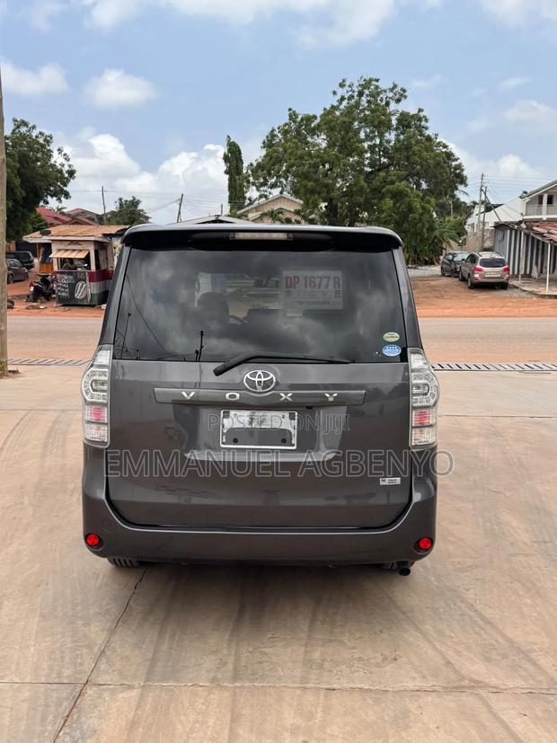 Toyota Voxy 2012 Gray