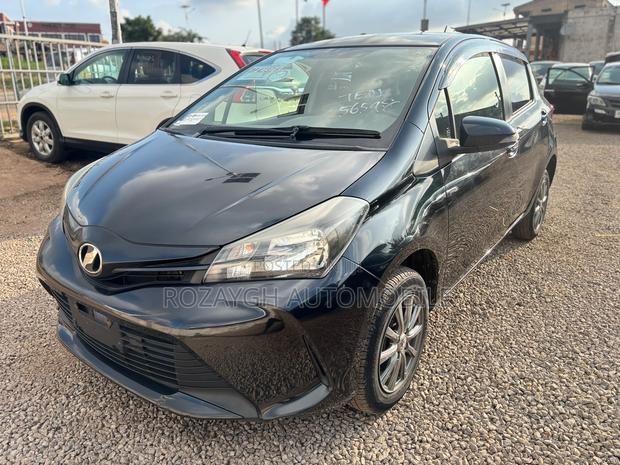 Toyota Vitz 2015 Black