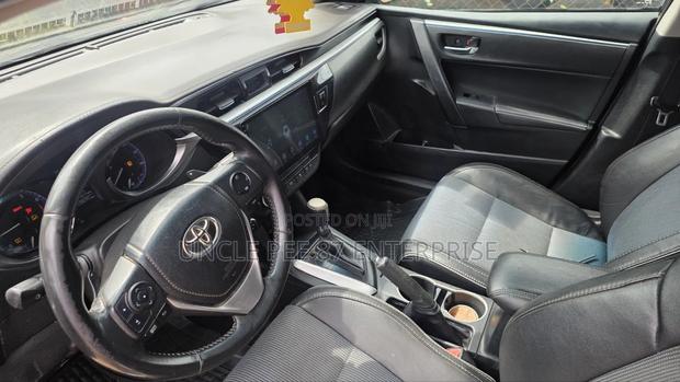 Toyota Corolla 2016 Black