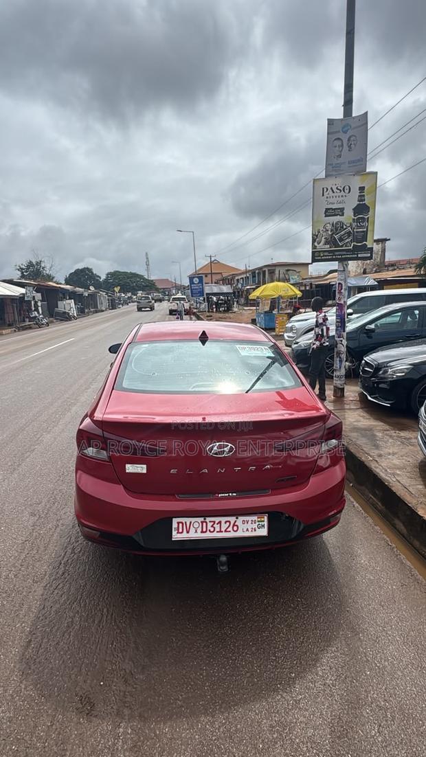 Hyundai Elantra 2019 Red