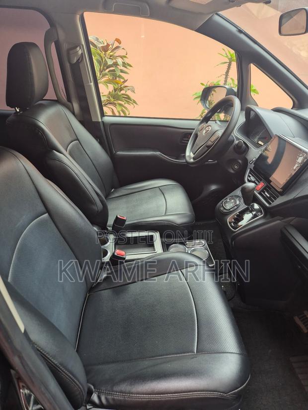 Toyota Voxy X 2WD 8-Seater 2014 Black