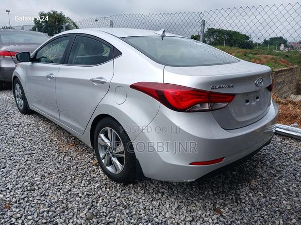 Hyundai Elantra 2015 Silver