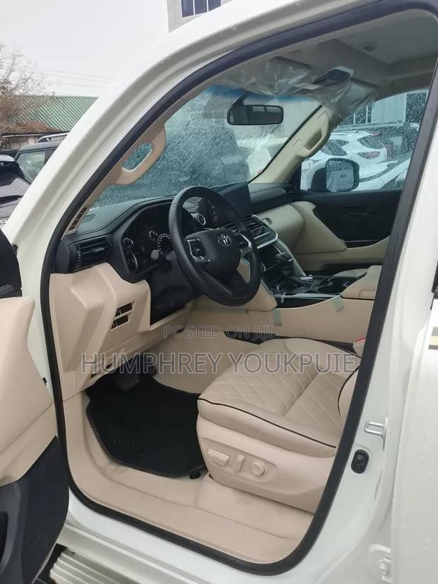 Toyota Land Cruiser 2022 White