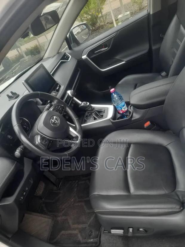 Toyota RAV4 2024 White