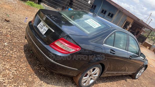 Mercedes-Benz C180 2010 Blue