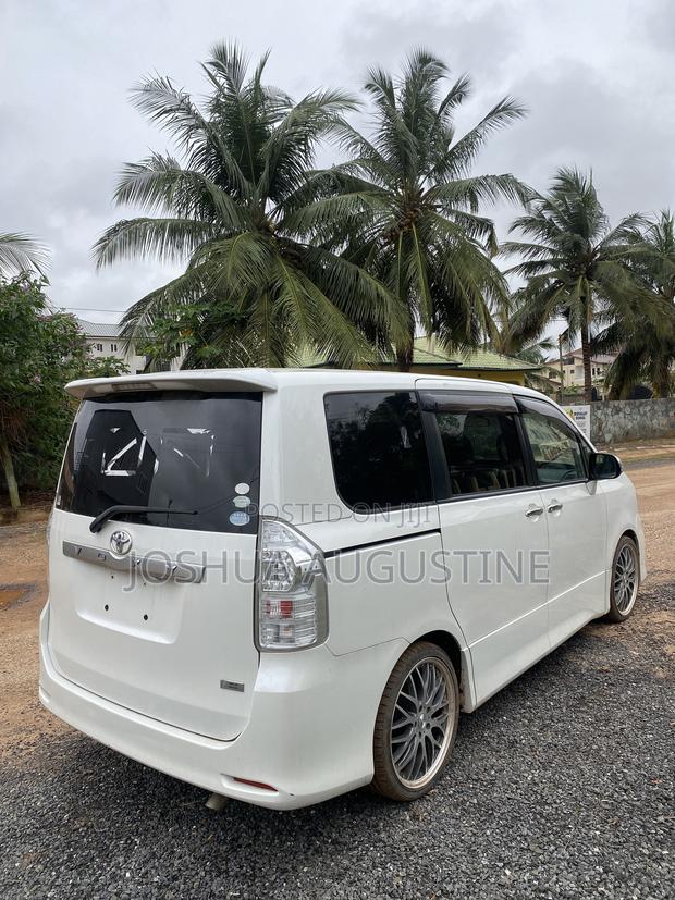 Toyota Voxy 2013 Black