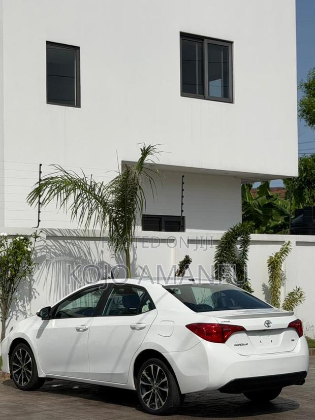 Toyota Corolla SE 4dr Sedan (1.8L 4cyl CVT) 2017 White
