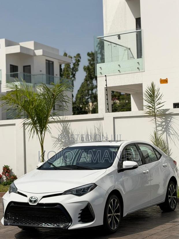 Toyota Corolla SE 4dr Sedan (1.8L 4cyl CVT) 2017 White