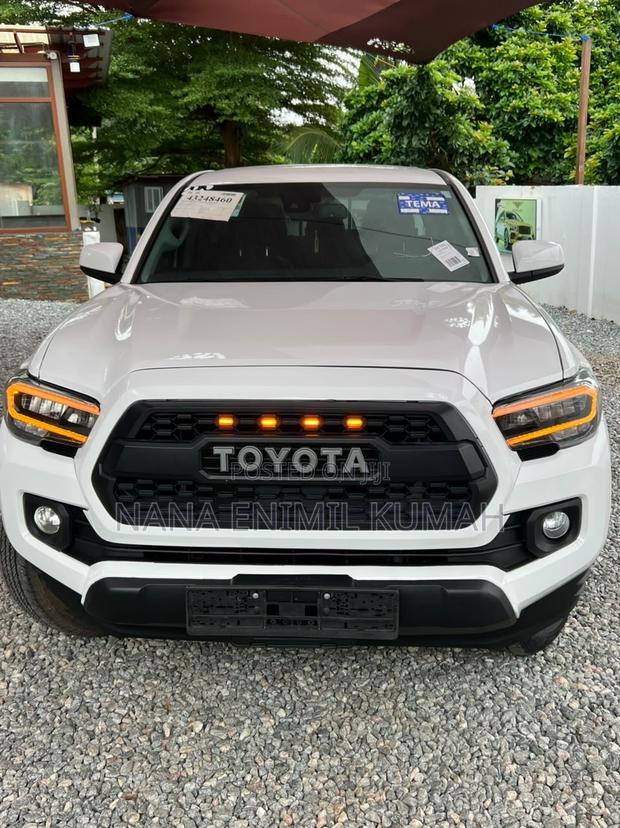 Toyota Tacoma 2023 White