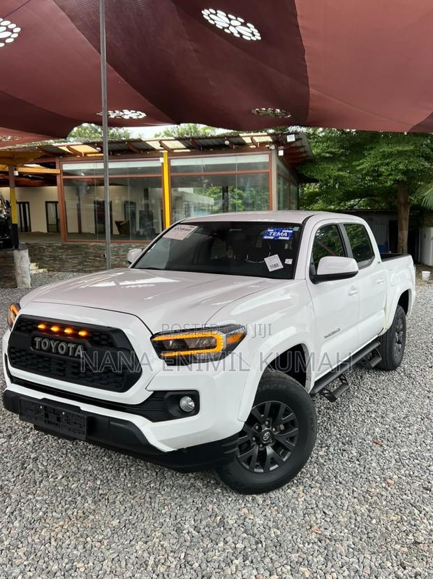 Toyota Tacoma 2023 White