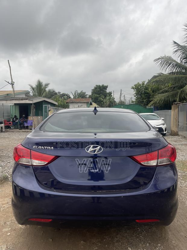 Hyundai Elantra Limited Sedan FWD (1.8L 4cyl 6A) 2013 Blue