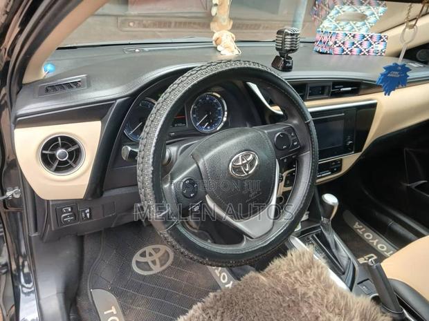 Toyota Corolla LE (1.8L 4cyl 2A) 2018 Black