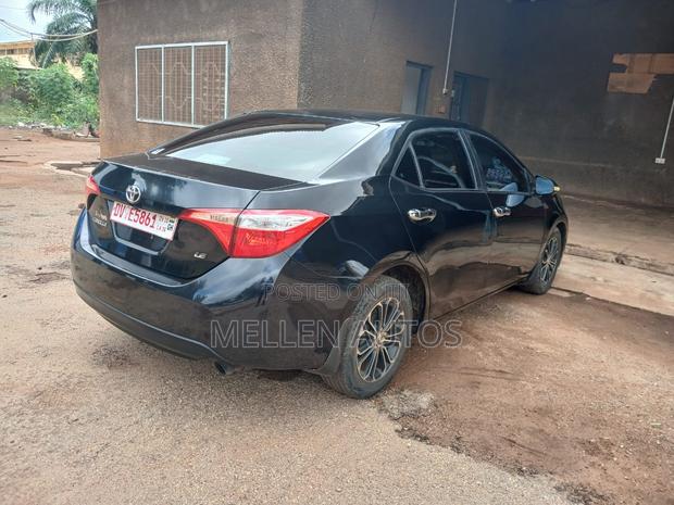 Toyota Corolla LE (1.8L 4cyl 2A) 2018 Black