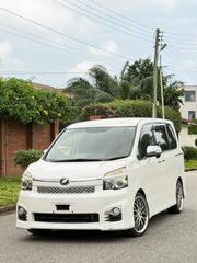 Toyota Voxy V 4WD 7-Seater 2012 White for sale