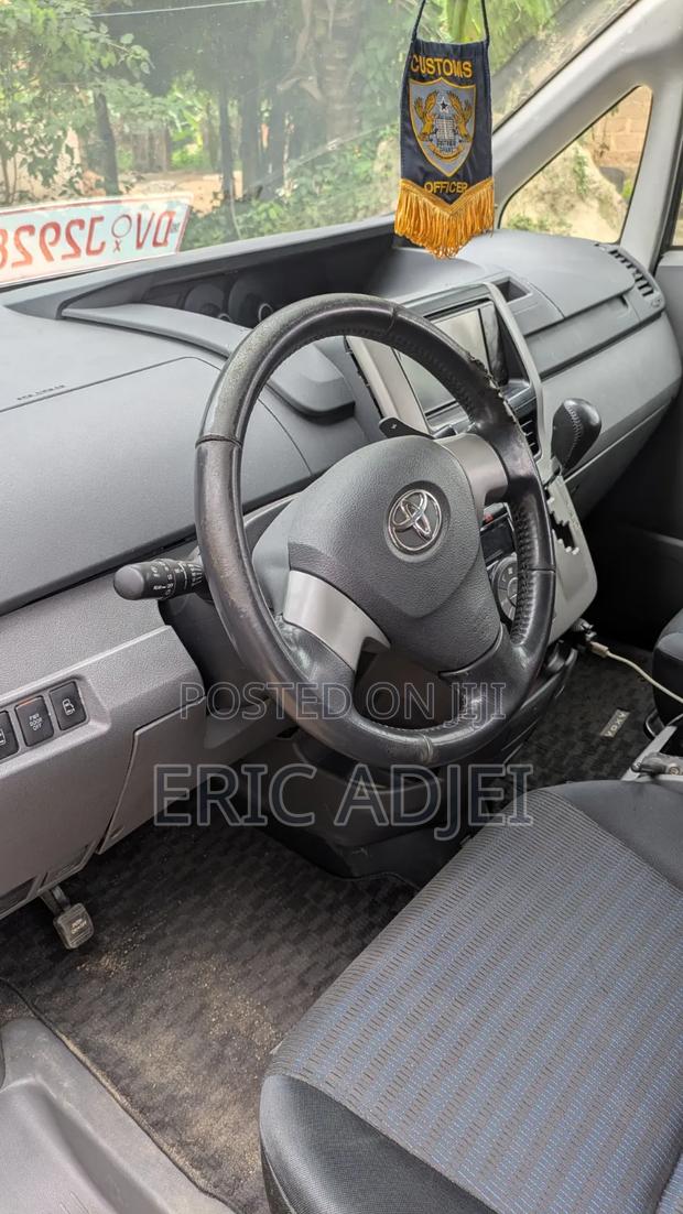 Toyota Voxy 2012 Gray