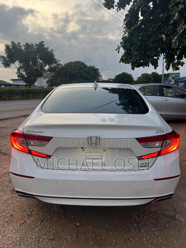 Honda Accord Touring 2.0T 2018 White