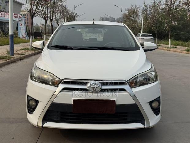 Toyota Yaris L Hatchback 5dr 2014 White