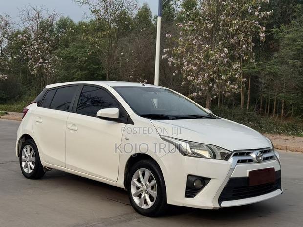 Toyota Yaris L Hatchback 5dr 2014 White