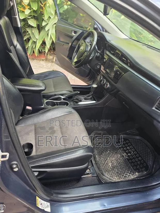Toyota Corolla L 4dr Sedan (1.8L 4cyl 6M) 2015