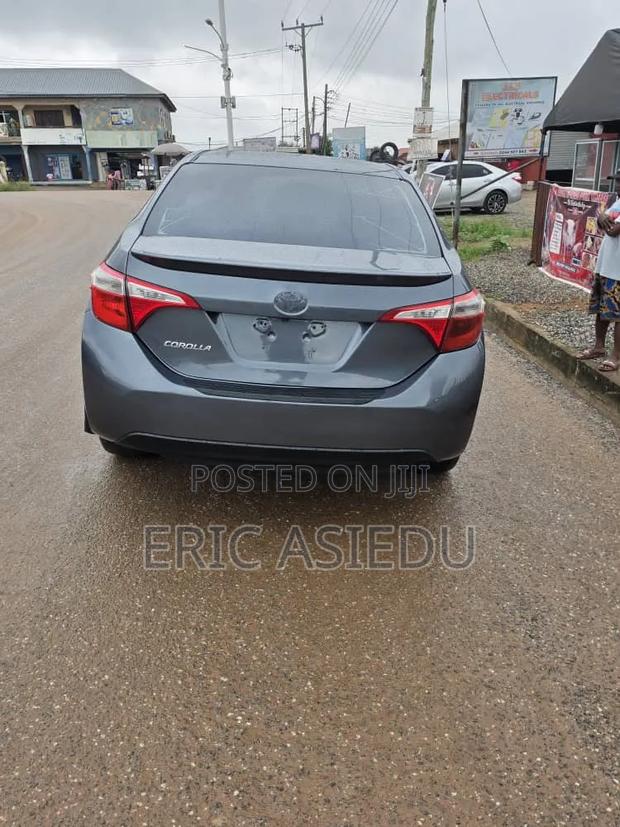 Toyota Corolla L 4dr Sedan (1.8L 4cyl 6M) 2015