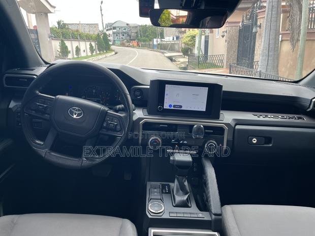 Toyota Tacoma 2024 White