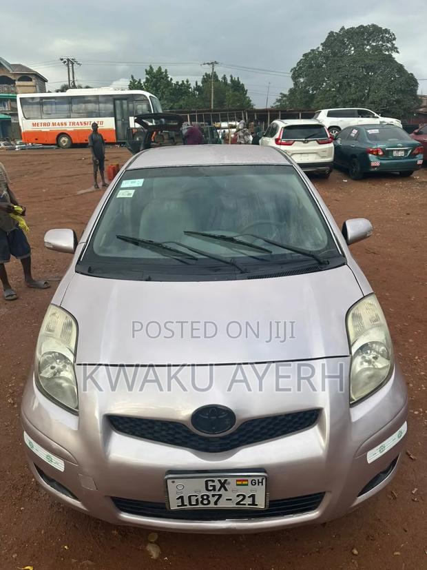 Toyota Vitz 2010 Beige