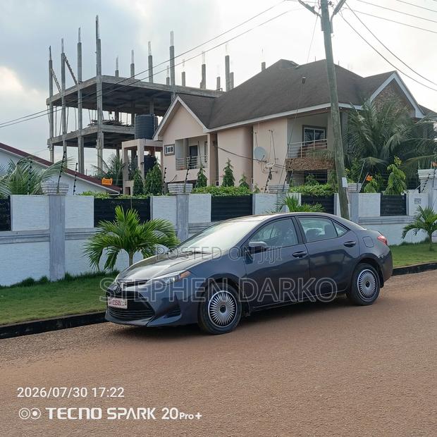 Toyota Corolla 2017 Gray
