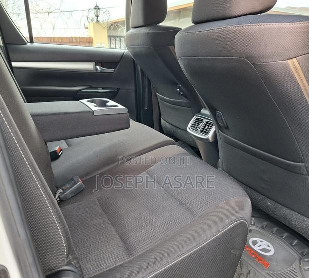 Toyota Hilux 2021 White