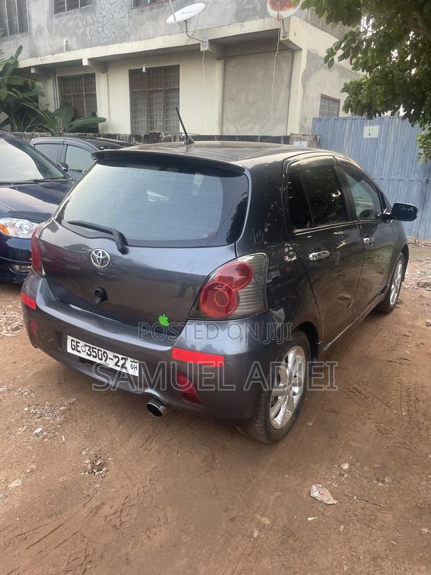 Toyota Vitz 2010 Black