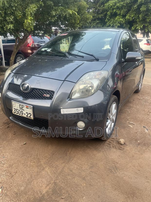 Toyota Vitz 2010 Black