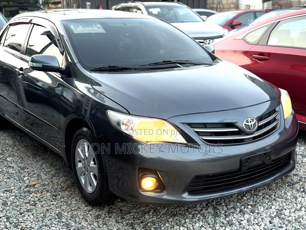 Toyota Corolla LE Special Edition 4dr Sedan (1.8L 4cyl 4A) 2013 Gray