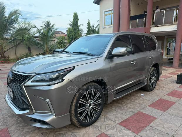 Lexus LX 570 AWD 2018 Gray