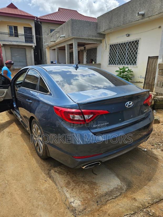 Hyundai Sonata Sport 2.0T Sedan FWD (2.0L 4cyl 6A) 2017 Blue