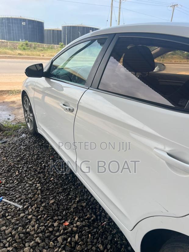 Hyundai Elantra 2017 White