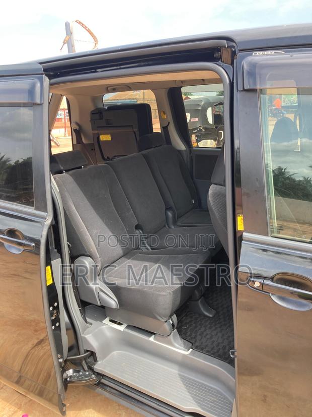Toyota Voxy V 4WD 8-Seater 2010 Black