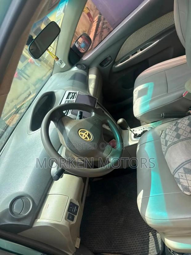Toyota Belta 2009 Blue